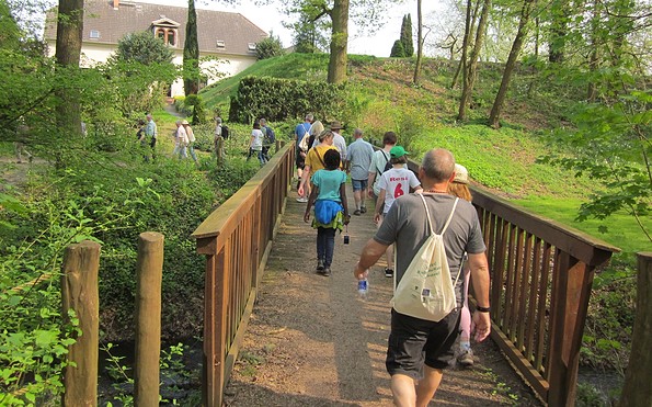 Wandergruppe auf dem Rundweg, Foto: Naturpark Fläming