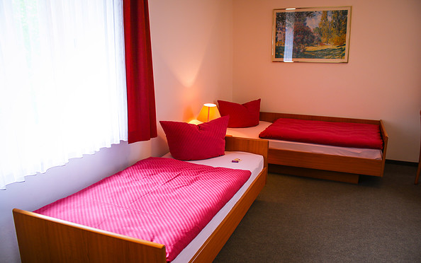 Zweibettzimmer im Gästehaus, Foto: Daniel Raßbach