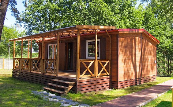 Bungalows auf dem Camping und Ferienpark am Plauer See; Foto: Camping und Ferienpark am Plauer See