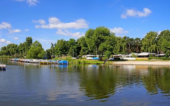 Waterway rest area at Camping- und Ferienpark am Plauer See