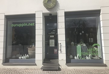 Herr Fontane Souvenir and Gift Store
