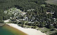 Blick auf den Strandbereich mit Campingplatz, Foto: Stadt Lauchhammer