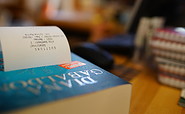 Bücherauswahl in der Schatzinsel, Foto: Buchhandlung Schatzinsel