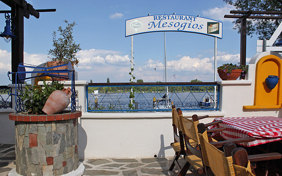 Blick aufs Wasser, Foto: Restaurant Mesogios