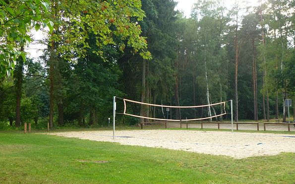 Volleyballfeld am Badestrand in Gussow, Heidesee, Foto: Tourismusverband Dahme-Seenland e.V.