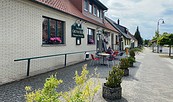 Außenansicht Gasthof Grüner Baum und Eisdiele Gramzow, Foto: Alena Lampe