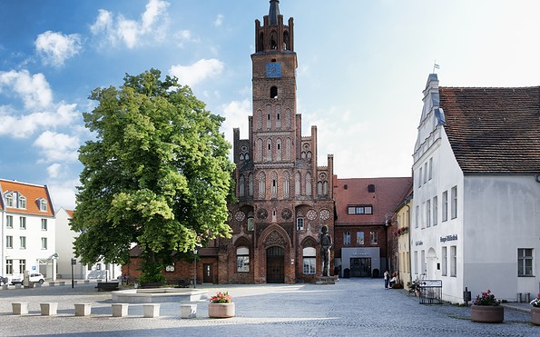 Altstädtisches Rathaus mit Roland, Foto: Ulf Boettcher