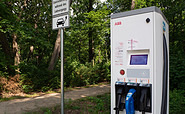 Stromtankstelle auf dem Parkplatz Karl-Liebknecht-Str., Foto: Tourismusverband Fläming e.V.