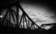 Blick auf die Glienicker Brücke im Film &quot;Unter den Brücken&quot; von 1946, Foto: Friedrich-Wilhelm-Murnau-Stiftung