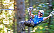 CLIMB UP! - Kletterwald Hennigsdorf - Abfahrt auf der 200 m Seilrutsche