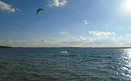 Kitesurfen - eine von vielen Aktivitäten auf dem See, Foto: Tourist-Information Vetschau/Spreewald