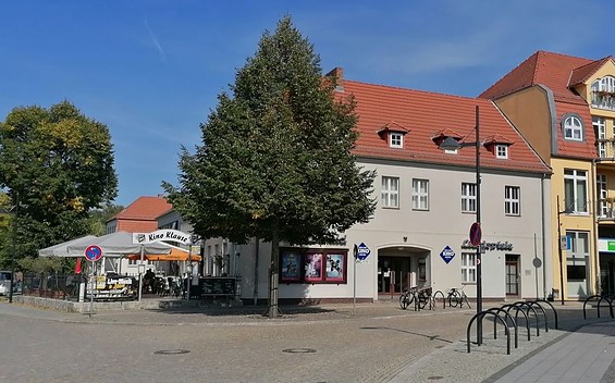 Außenansicht mit Kino, Foto: Dörthe Ziemer