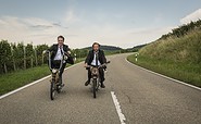 Szene aus dem Film 25 km/h mit Lars Eidinger (l.) und Bjarne Mädel, Foto: Sony Pictures Entertainment