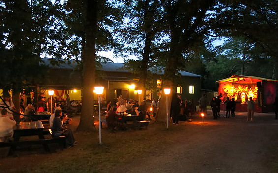 Außenbereich des Manitu, Foto: Pfitzmann