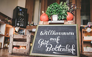 Reception and farm shop, photo: Gut Boltenhof