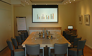 The conference room with floor-to-ceiling windows (on the back), photo: Landhaus Himmelpfort