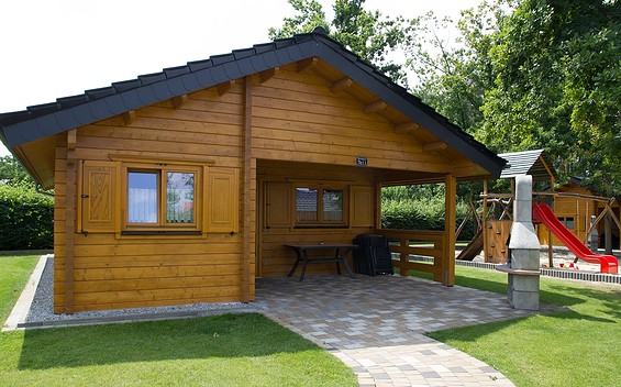 Außenansicht Bungalow, Foto: Ferienbungalows am Senftenberger See GbR