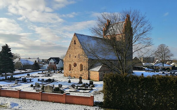 Wintertime church (c) Tobias Schulze