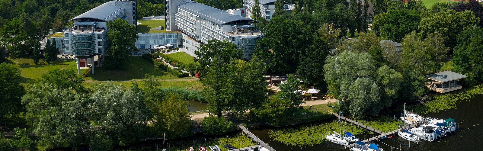 Luftansicht Sommer © Kongresshotel Potsdam
