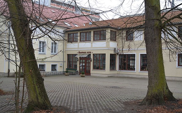 Stadtparkhotel Schwedt mit Parkflächen, Foto: Anja Warning