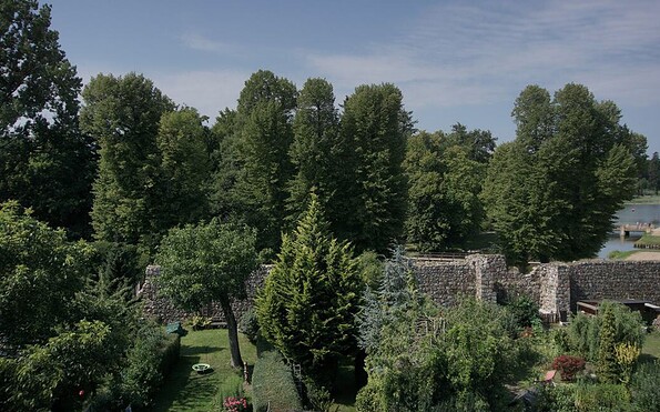 Blick auf die Stadtmauer und den Schlosspark, Fewo Ronja und Fewo Karlsson