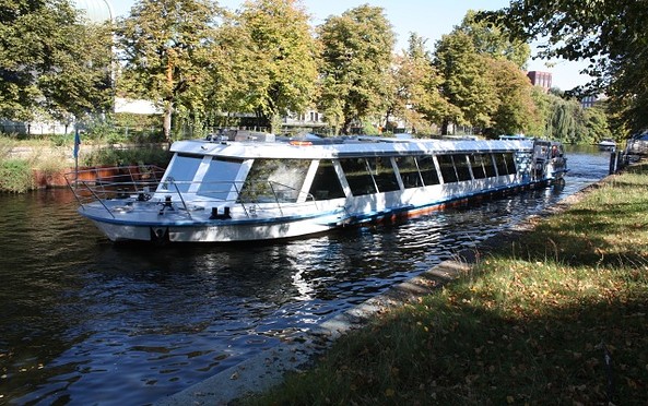 MS Bellevue am Landwehrkanal, Foto: Stern und Kreisschiffahrt