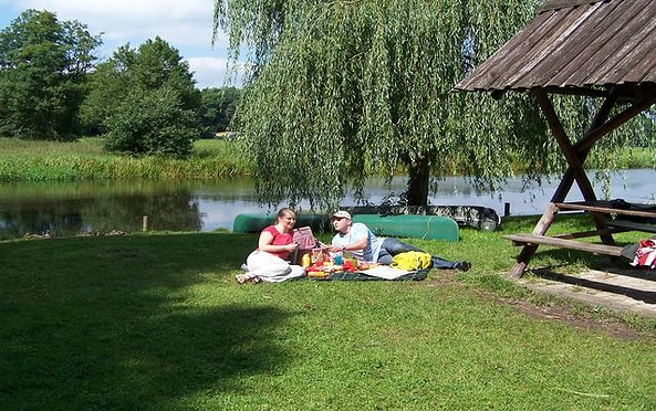 Picknick am Wasserwanderrastplatz Märkisch Buchholz, Foto:  Dana Klaus, Lizenz: Tourismusverband Dahme-Seenland e.V.