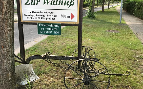 Schild Ferienwohnung Gaststätte Zur Walnuß, Foto: Anet Hoppe, Lizenz: Anet Hoppe