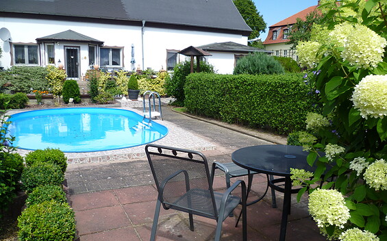 Ferienwohnung Gundula Lötzke Außenansicht mit Pool, Foto: Gundula Lötzke , Lizenz: Gundula Lötzke
