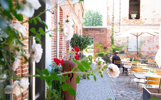 Innenhof Gasthof zum grünen Baum im Sommer , Foto: Ulrike Hesse, Lizenz: Gasthof zum grünen Baum