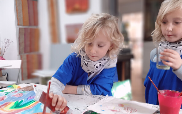 Children painting time at the Kunsthof Mattiesson , Foto: Silvana Czech, Lizenz: Mattiesson