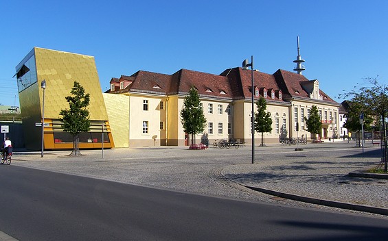 Blick auf die Stadtbibliothek, Foto: Stadt Luckenwalde, Lizenz: Stadt Luckenwalde