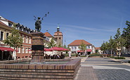 Kariedelbrunnen mit Marktturm, Foto: Nadine Stamminger, Lizenz: Stadt Luckenwalde