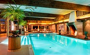 Innenpool mit Kamin, Foto: visionphotos, Lizenz: Wellnesshotel Seeschlößchen-Privat-SPA &amp; Naturresort