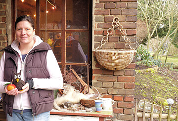 Maja Heese vor ihrem Atelier, Foto: Anke Bielig, Lizenz: Anke Bielig