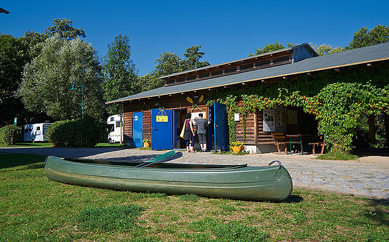 Wohnmobilstellplatz am Finowkanal, Foto: Jürgen Rocholl, Lizenz: Gemeinde Schorfheide