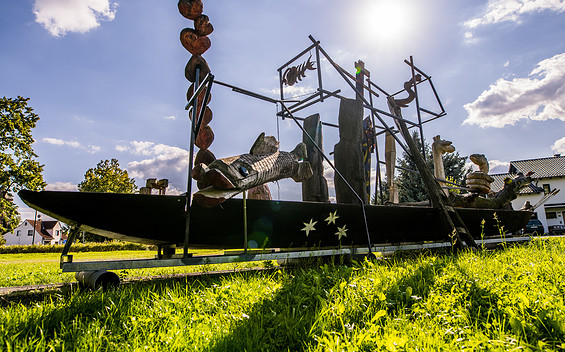 Community sculpture Kunstkahn 700 (2017), Foto: frameratemedia, Stefan Otto, Lizenz: LÜBBENAUBRÜCKE