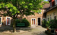 Courtyard, Foto: Landhaus Alte Schmiede