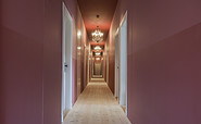 Hotel corridor in the manor house, Foto: Mara v. Grief