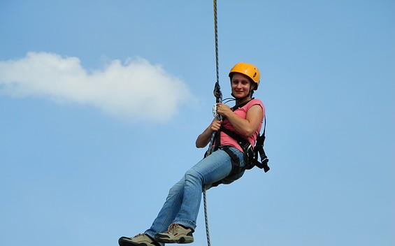 Abseiling from the conveyor bridge F60, Foto: Prima Abenteuer, Lizenz: Prima Abenteuer