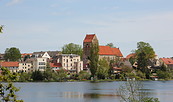 Blick über den Stadtsee zur St. Johannes Kirche, Foto: Alena Lampe