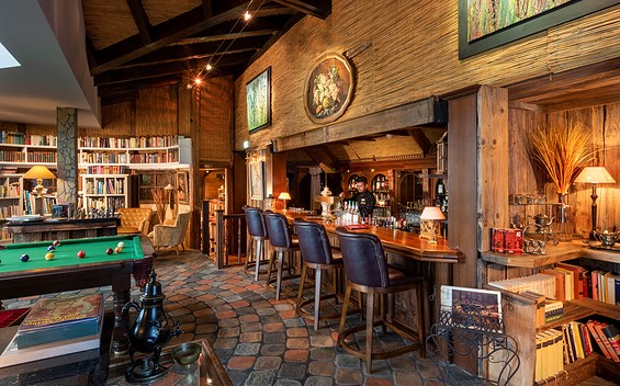 Bar mit Bibliothek und Billard, Foto: visionphotos, Lizenz: Wellnesshotel Seeschlößchen