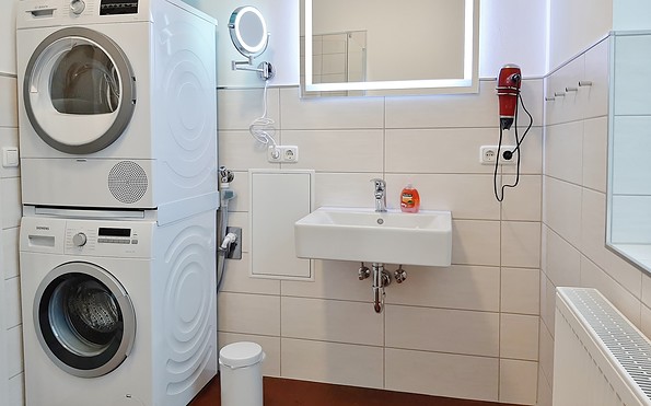 Ferienapartment Suite, 2. Bad mit Dusche, Waschmaschine und Trockner, Foto: Ulrike Haselbauer, Lizenz: Tourismusverband LSL e.V.