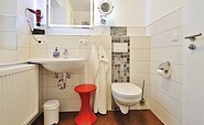 Badezimmer mit Dusche, WC, Waschmaschine und Trockner, Foto: Thomas Becker, Lizenz: Tourismusverband LSL e.V.