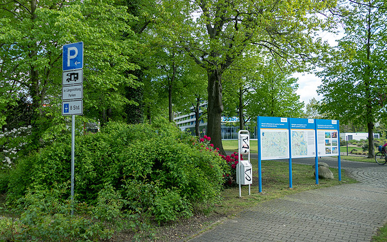 Wohnmobilstellplatz am Parkplatz Albert-Einstein-Straße, Foto: Dana Kersten, Lizenz: Tourismusverband Lausitzer Seenland e.V.