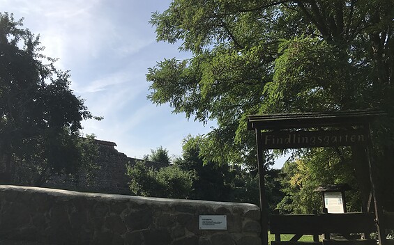 Eingang Findlingsgarten Fürstenwerder, Foto: Anet Hoppe