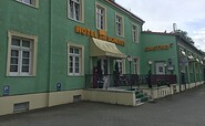 Hotel am Schloss Außenansicht Eingang, Foto: Seenland Oder-Spree/Angeline Piesche