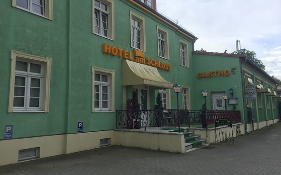 Hotel am Schloss Außenansicht Eingang, Foto: Seenland Oder-Spree/Angeline Piesche