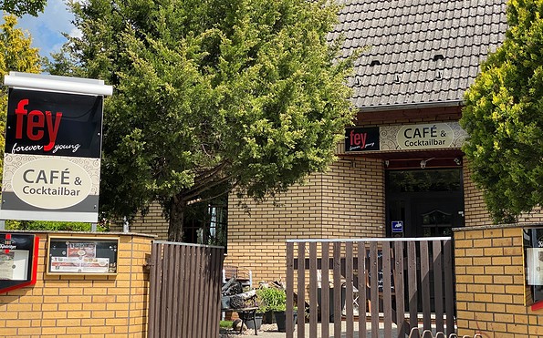Café und Cocktailbar fey Eingang, Foto: Alena Lampe