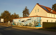Originelles Storchengraffiti am Gebäude des NABU in Vetschau/Spreewald, Foto: Tourist-Information Schlossremise, Lizenz: Tourist-Information Schlossremise